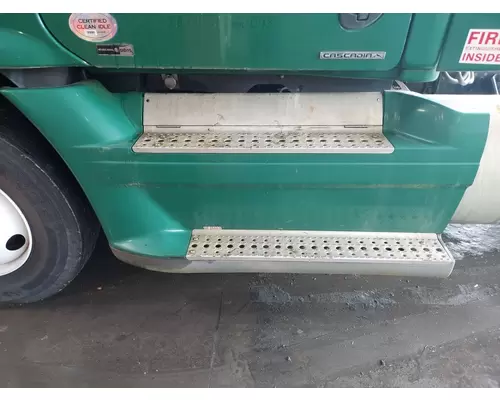 FREIGHTLINER CASCADIA 125 CAB SKIRTSIDE FAIRING