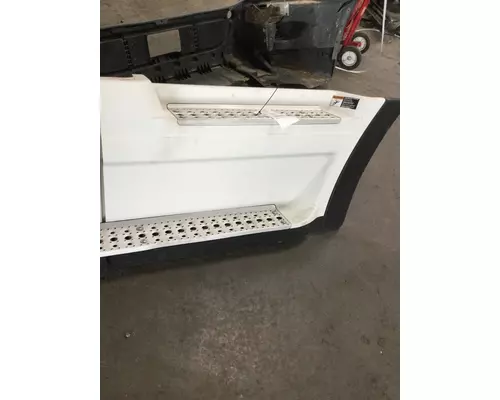 FREIGHTLINER CASCADIA 125 CAB SKIRTSIDE FAIRING