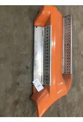 FREIGHTLINER CASCADIA 125 CAB SKIRT/SIDE FAIRING