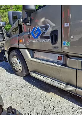 FREIGHTLINER CASCADIA 125 CAB SKIRT/SIDE FAIRING