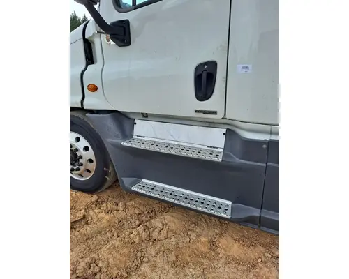 FREIGHTLINER CASCADIA 125 CAB SKIRTSIDE FAIRING