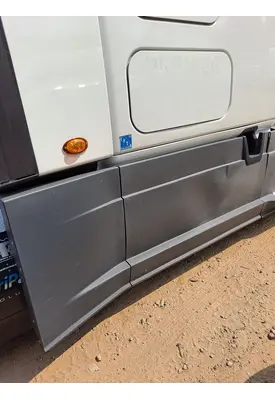 FREIGHTLINER CASCADIA 125 CAB SKIRT/SIDE FAIRING