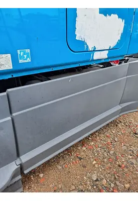 FREIGHTLINER CASCADIA 125 CAB SKIRT/SIDE FAIRING