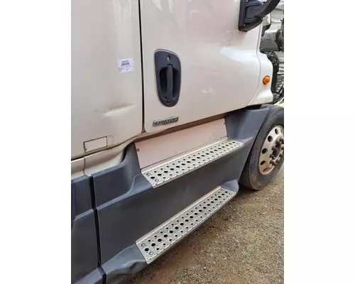 FREIGHTLINER CASCADIA 125 CAB SKIRTSIDE FAIRING