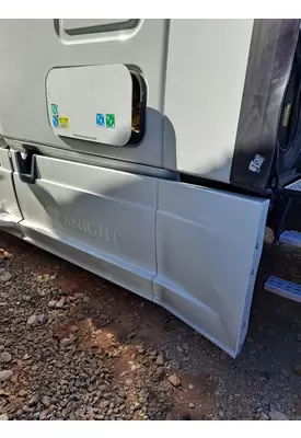 FREIGHTLINER CASCADIA 125 CAB SKIRT/SIDE FAIRING