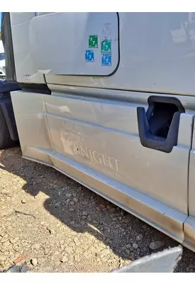 FREIGHTLINER CASCADIA 125 CAB SKIRT/SIDE FAIRING