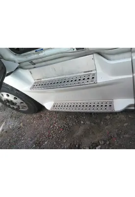 FREIGHTLINER CASCADIA 125 CAB SKIRT/SIDE FAIRING