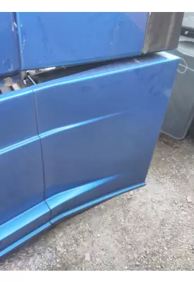 FREIGHTLINER CASCADIA 125 CAB SKIRT/SIDE FAIRING