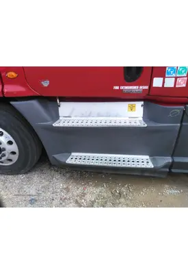 FREIGHTLINER CASCADIA 125 CAB SKIRT/SIDE FAIRING