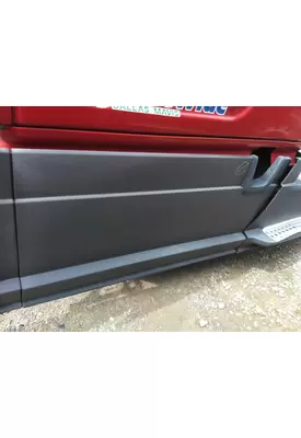 FREIGHTLINER CASCADIA 125 CAB SKIRT/SIDE FAIRING