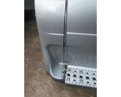 FREIGHTLINER CASCADIA 125 CAB SKIRTSIDE FAIRING