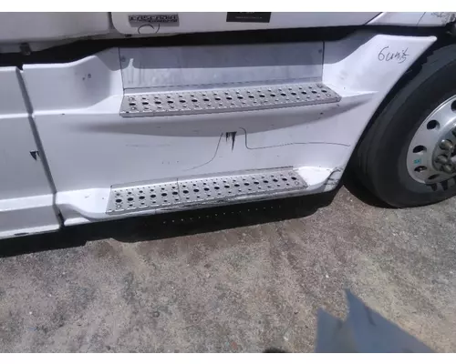 FREIGHTLINER CASCADIA 125 CAB SKIRTSIDE FAIRING