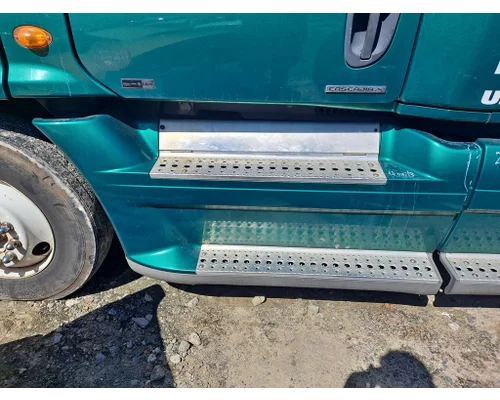 FREIGHTLINER CASCADIA 125 CAB SKIRT/SIDE FAIRING