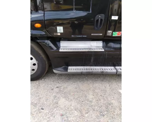 FREIGHTLINER CASCADIA 125 CAB SKIRTSIDE FAIRING