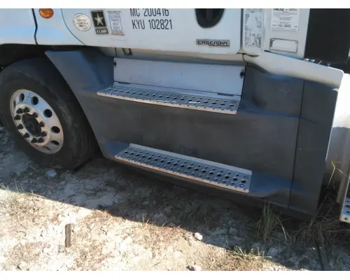 FREIGHTLINER CASCADIA 125 CAB SKIRTSIDE FAIRING