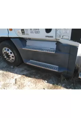 FREIGHTLINER CASCADIA 125 CAB SKIRT/SIDE FAIRING