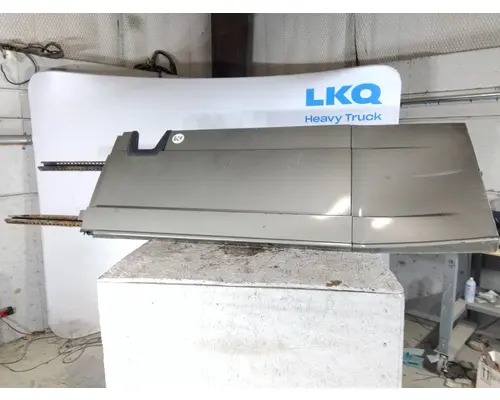 FREIGHTLINER CASCADIA 125 CAB SKIRTSIDE FAIRING