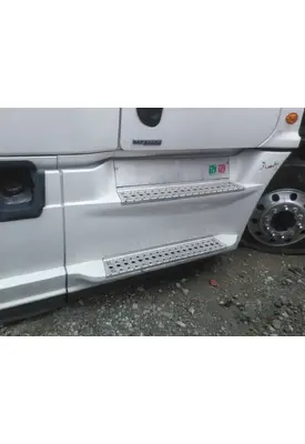 FREIGHTLINER CASCADIA 125 CAB SKIRT/SIDE FAIRING