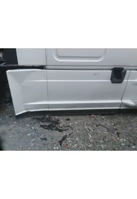 FREIGHTLINER CASCADIA 125 CAB SKIRT/SIDE FAIRING