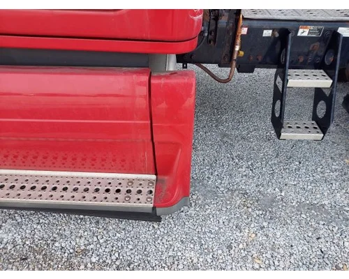 FREIGHTLINER CASCADIA 125 CAB SKIRTSIDE FAIRING