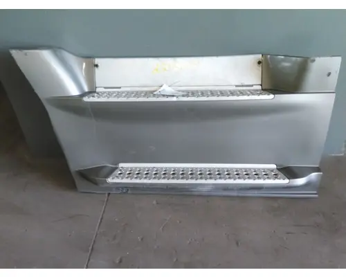 FREIGHTLINER CASCADIA 125 CAB SKIRTSIDE FAIRING