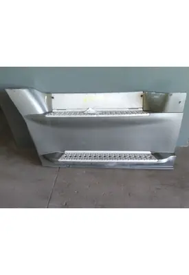 FREIGHTLINER CASCADIA 125 CAB SKIRT/SIDE FAIRING