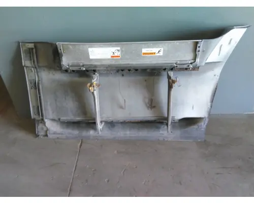 FREIGHTLINER CASCADIA 125 CAB SKIRTSIDE FAIRING