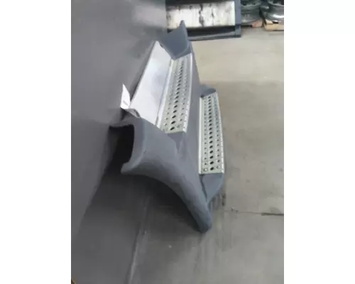 FREIGHTLINER CASCADIA 125 CAB SKIRTSIDE FAIRING