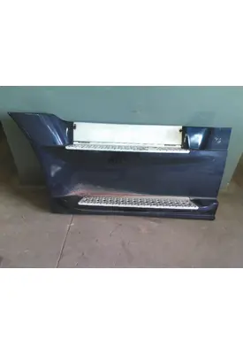 FREIGHTLINER CASCADIA 125 CAB SKIRT/SIDE FAIRING