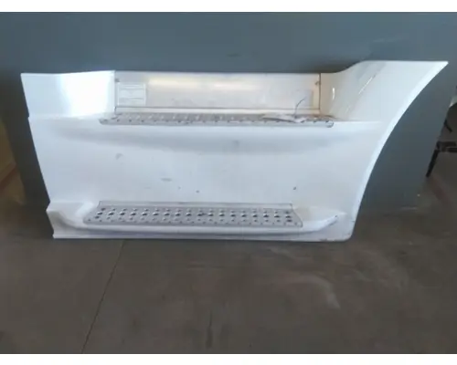 FREIGHTLINER CASCADIA 125 CAB SKIRTSIDE FAIRING