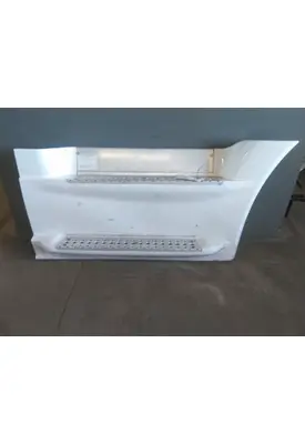 FREIGHTLINER CASCADIA 125 CAB SKIRT/SIDE FAIRING