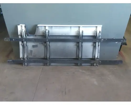 FREIGHTLINER CASCADIA 125 CAB SKIRTSIDE FAIRING