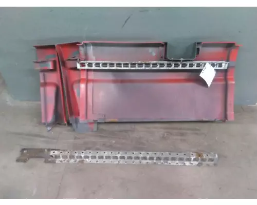 FREIGHTLINER CASCADIA 125 CAB SKIRTSIDE FAIRING