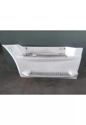 FREIGHTLINER CASCADIA 125 CAB SKIRT/SIDE FAIRING