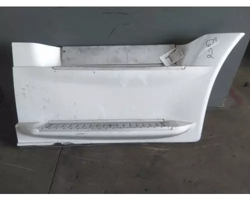 FREIGHTLINER CASCADIA 125 CAB SKIRTSIDE FAIRING