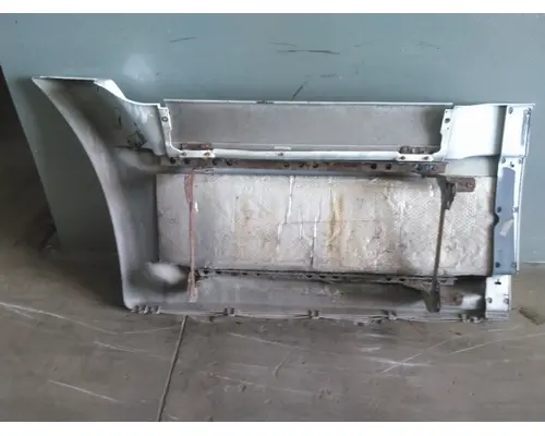 FREIGHTLINER CASCADIA 125 CAB SKIRTSIDE FAIRING