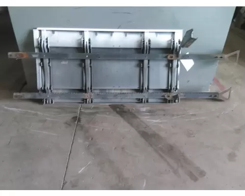 FREIGHTLINER CASCADIA 125 CAB SKIRTSIDE FAIRING