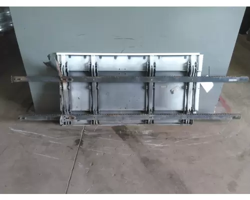 FREIGHTLINER CASCADIA 125 CAB SKIRTSIDE FAIRING