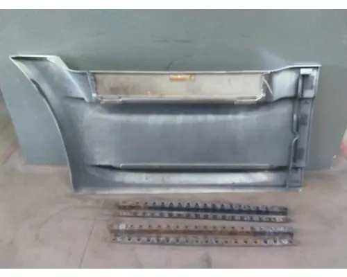 FREIGHTLINER CASCADIA 125 CAB SKIRTSIDE FAIRING