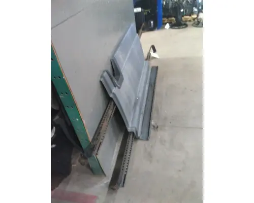 FREIGHTLINER CASCADIA 125 CAB SKIRTSIDE FAIRING
