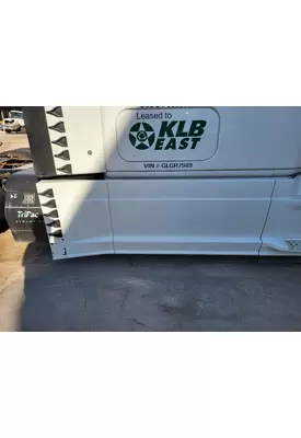 FREIGHTLINER CASCADIA 125 CAB SKIRT/SIDE FAIRING