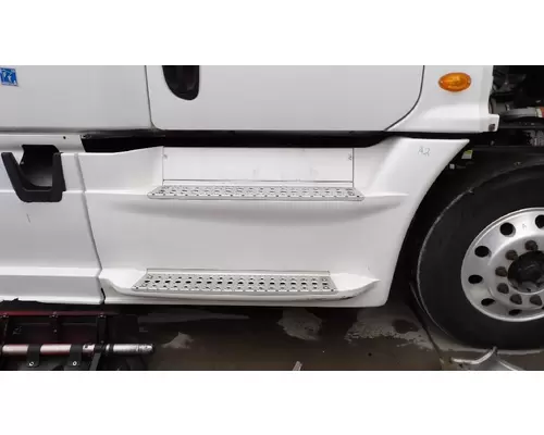 FREIGHTLINER CASCADIA 125 CAB SKIRTSIDE FAIRING