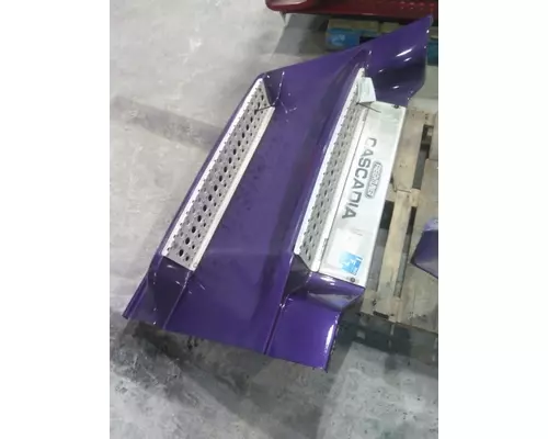FREIGHTLINER CASCADIA 125 CAB SKIRTSIDE FAIRING