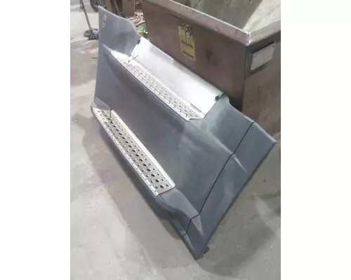 FREIGHTLINER CASCADIA 125 CAB SKIRTSIDE FAIRING