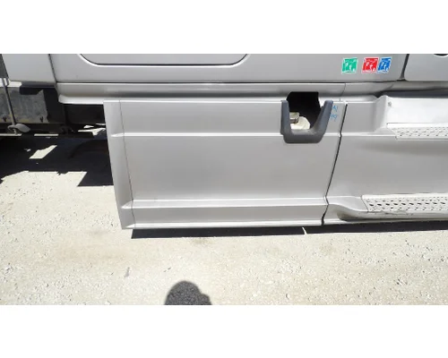 FREIGHTLINER CASCADIA 125 CAB SKIRTSIDE FAIRING