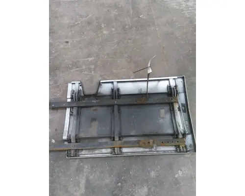 FREIGHTLINER CASCADIA 125 CAB SKIRTSIDE FAIRING