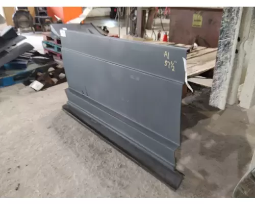 FREIGHTLINER CASCADIA 125 CAB SKIRTSIDE FAIRING