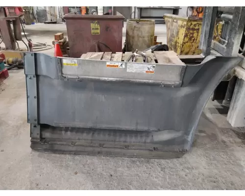 FREIGHTLINER CASCADIA 125 CAB SKIRTSIDE FAIRING