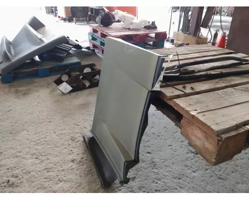FREIGHTLINER CASCADIA 125 CAB SKIRTSIDE FAIRING
