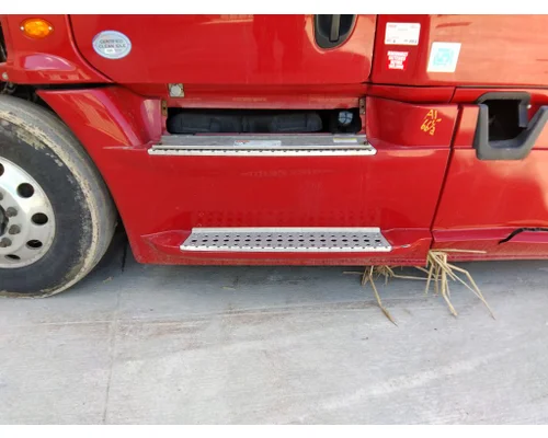 FREIGHTLINER CASCADIA 125 CAB SKIRTSIDE FAIRING